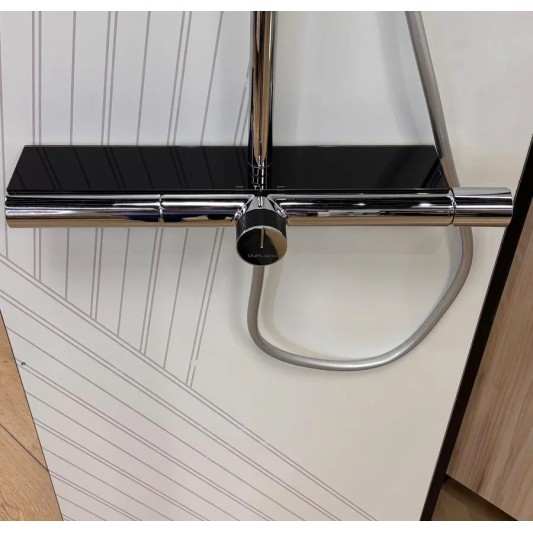 NILO Columna de baño-ducha con repisa de cristal templado de Duplach