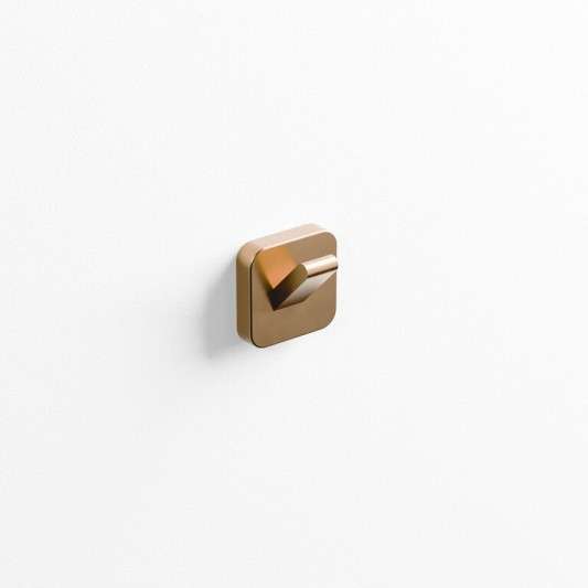 Percha Quadra cobre cepillado PVD GME 4505CB