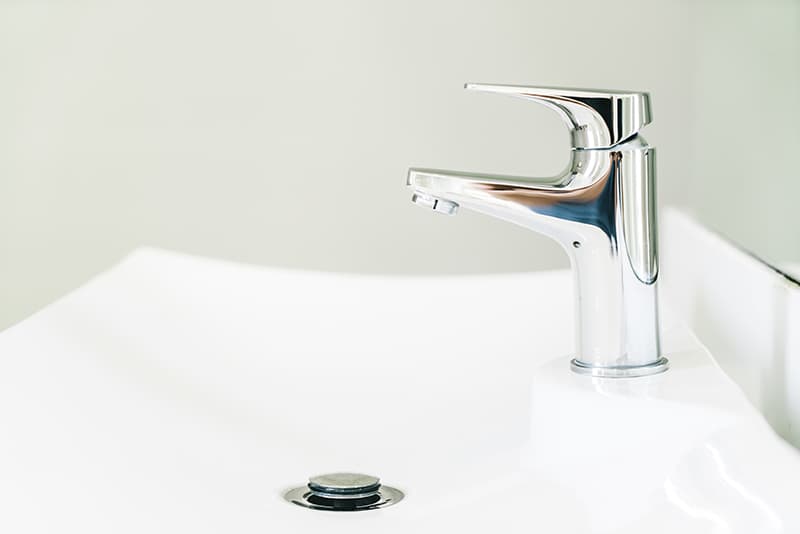 Cómo cambiar un grifo de baño